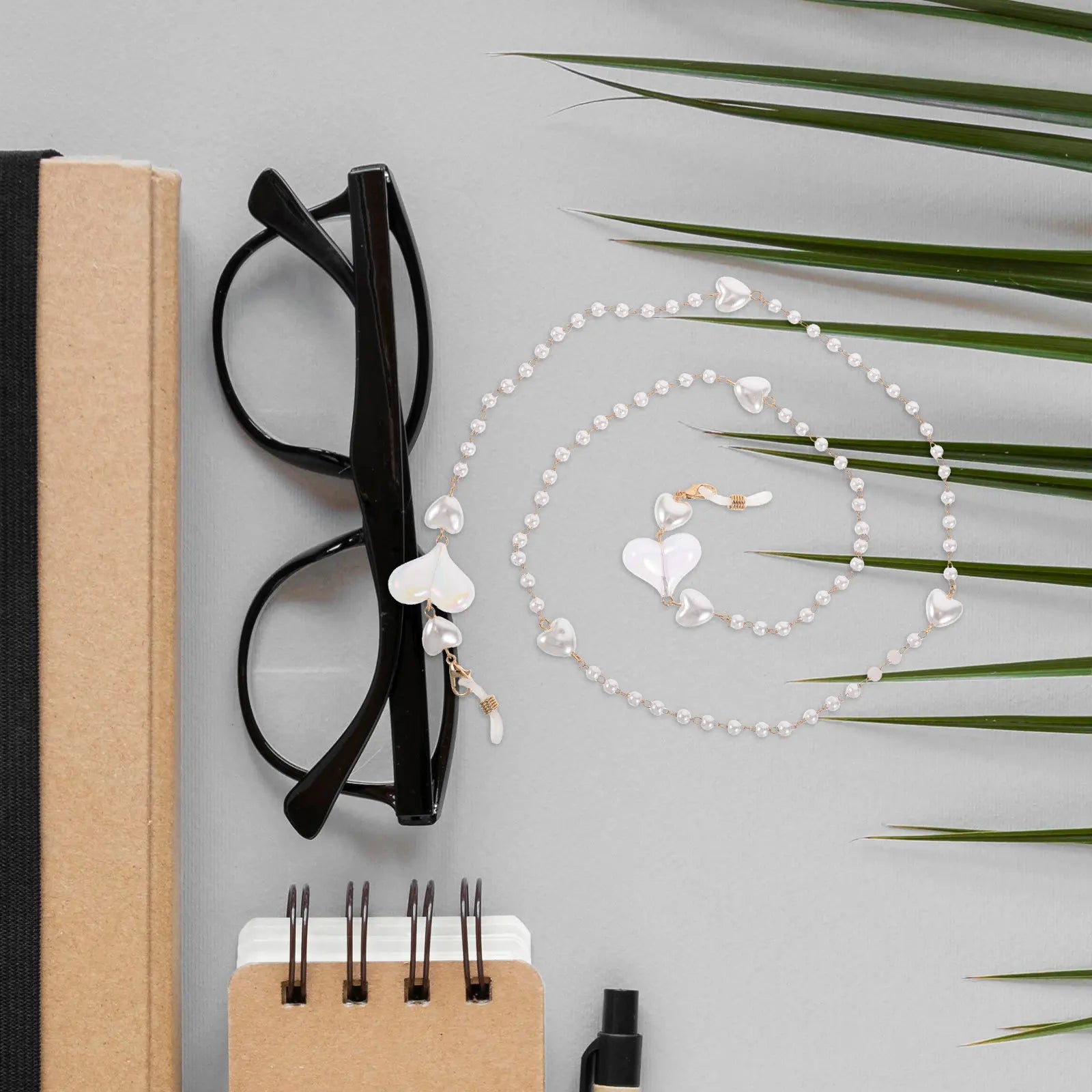 Heart Mask Chain Chic Pearl Beaded Heart Eyeglass Lanyard Adjustable Anti-Loss Sunglass Holder for Mask Glasses